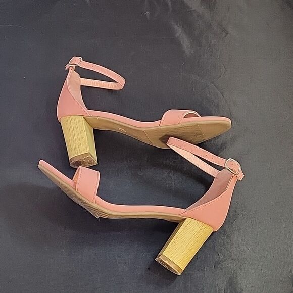 WOMEN"S WELLS BLOCK HEEL ADJUSTABLE BUCKLE ANKLE STRAP OPEN TOE SANDAL - Picture 10 of 12